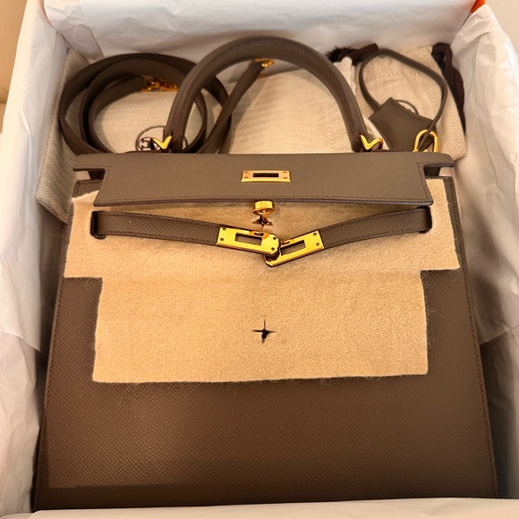 Hermes Handbags - Hermes Kelly 25 Etain with gold hardware